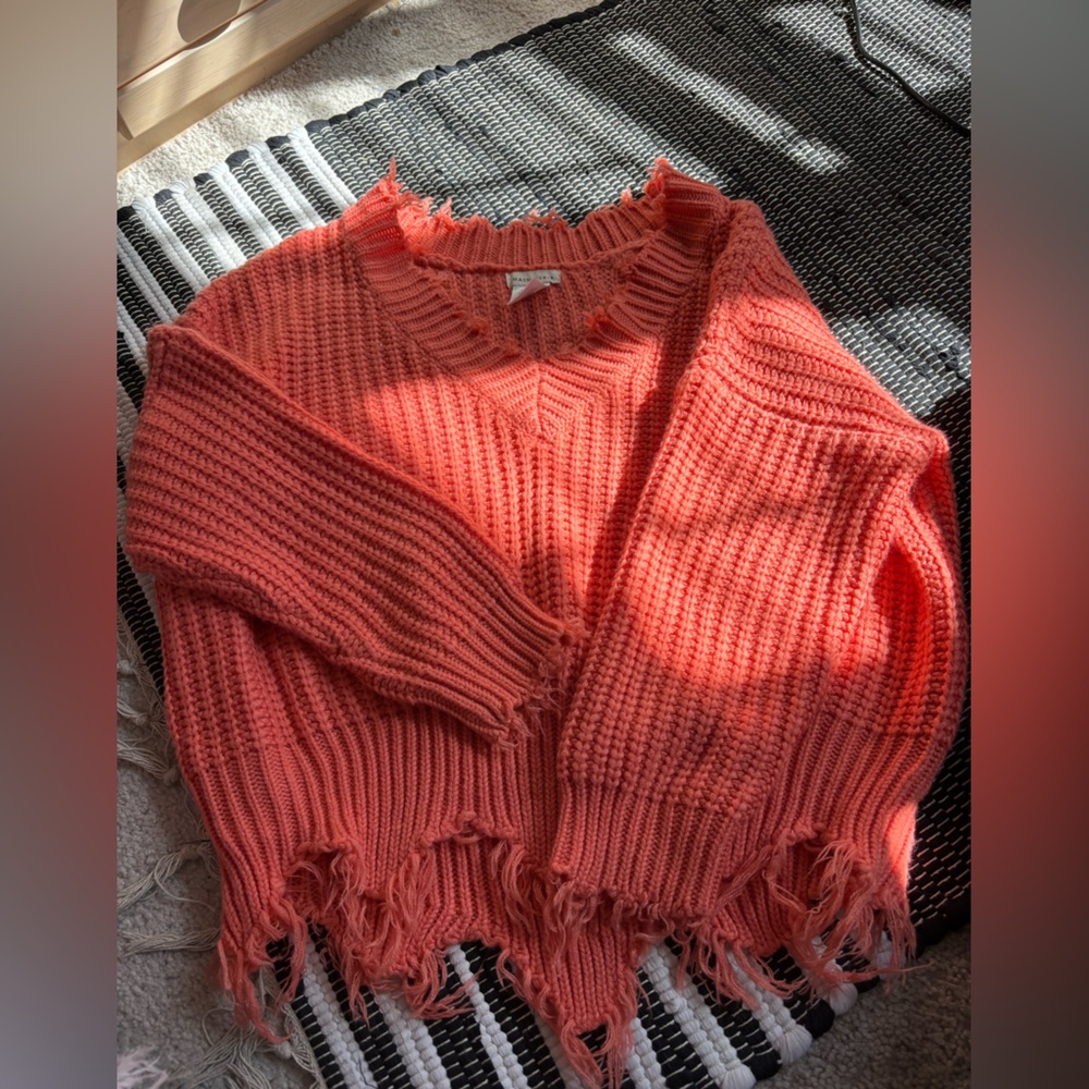 Main strip sweater